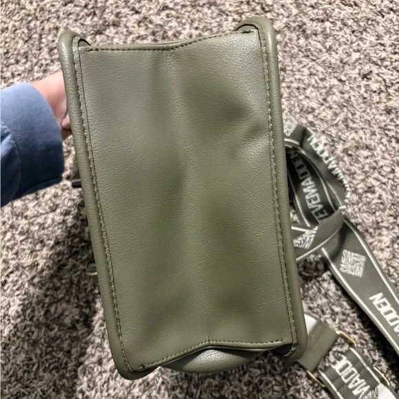 Steve Madden Crossbody Bag - Picture 7 of 8